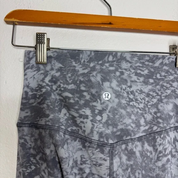 Lululemon 21" Summer Shade Ice Grey Multi Align Crop Leggings - Picture 5 of 6